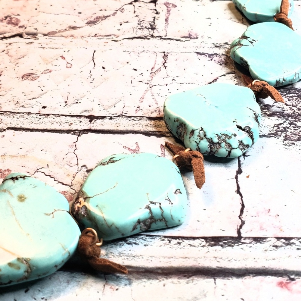 18 in turquoise howlite stone slab suede necklace - Picture 2 of 2
